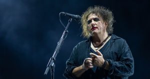 روبرت سميث من The Cure ينتقد عرض نهاية الشوط الأول لكأس العالم مع مادونا والمزيد: “Just F*** Off”