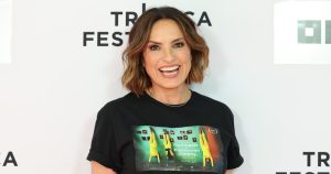 تحرك أيها الجينز الأزرق! بديل الصيف البوتيكي الخاص بـ Mariska Hargitay موجود لتبقى