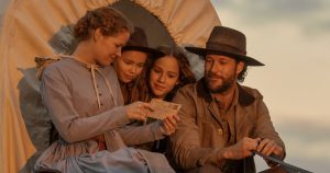 أكبر التغييرات التلفزيونية في مسلسل Little House on the Prairie على Netflix: الشخصيات المفقودة في التفاصيل الدينية