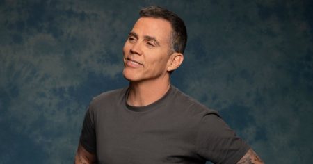 نكت جاك وايتهول حول ميزانية “أغبى الأمة” التي ستستخدم لتغطية وشم القضيب الخاص بـ Steve-O (حصريًا)