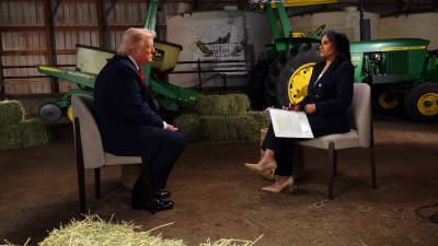 NUP_210999_00006donaldtrumpwalksoffmeetthepress.jpg