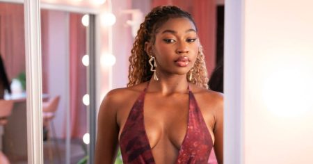 يتذكر أمورا من Love Island USA العثور على وظيفة كـ “خادم بيكيني” على Craigslist: “بقي مع 300 دولار”