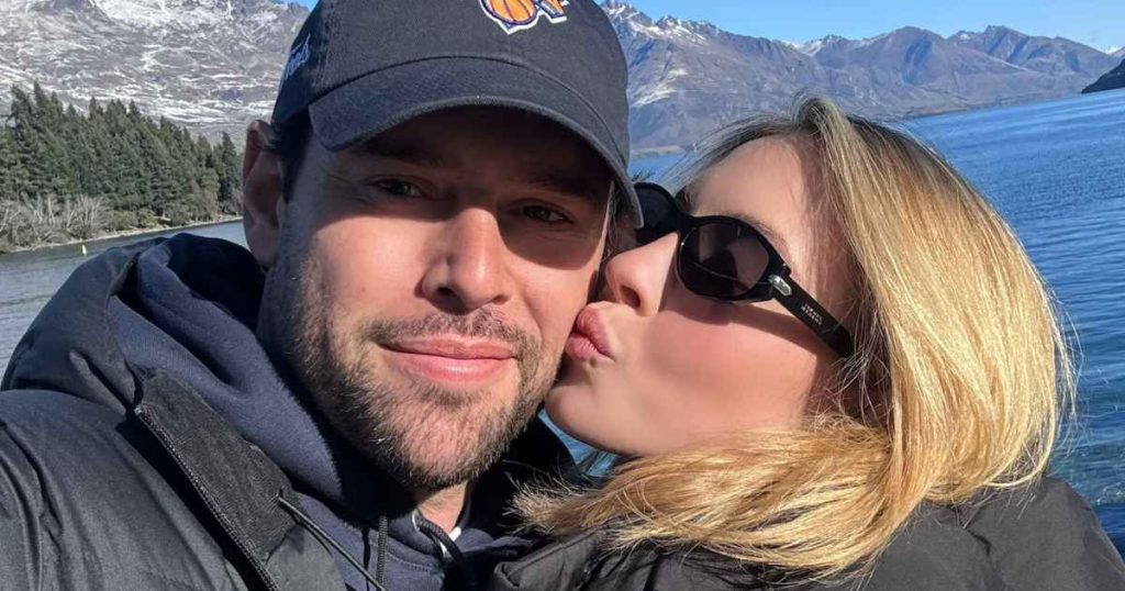تشارك سيدني سويني صورة جديدة مليئة بالمساعد الرقمي الشخصي مع Boyfriend Scooter Braun أثناء رحلة إلى نيوزيلندا