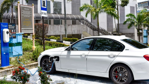 تستدعي شركة BMW ما يقرب من 30 ألف سيارة هجينة بسبب خطر حريق المحرك