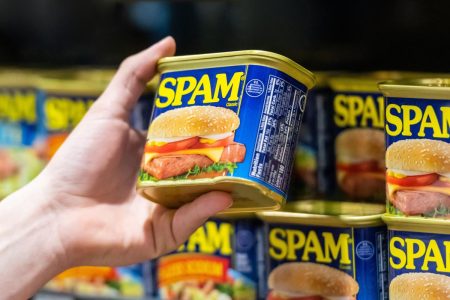 الرسائل الاقتحامية (SPAM) تأتي الآن في شكل نقانق – ويقول المعجبون “أحضرها”