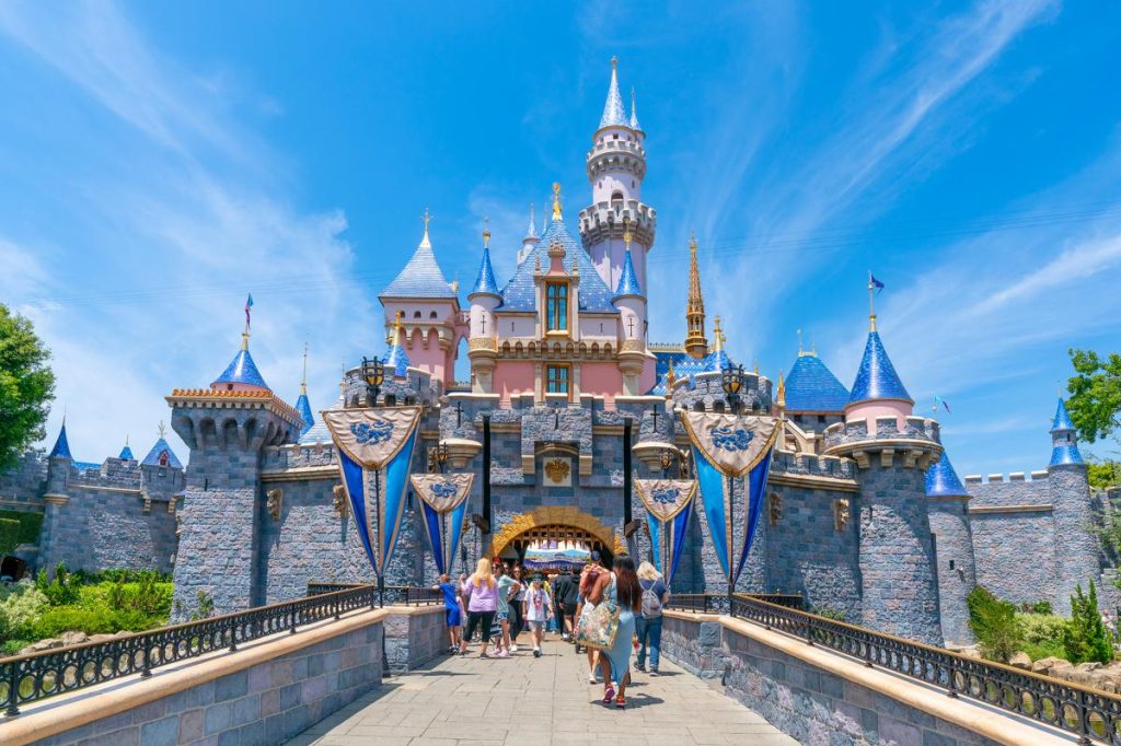 سيتم طرد شخصية ديزني الشهيرة من Fantasyland في ديزني لاند