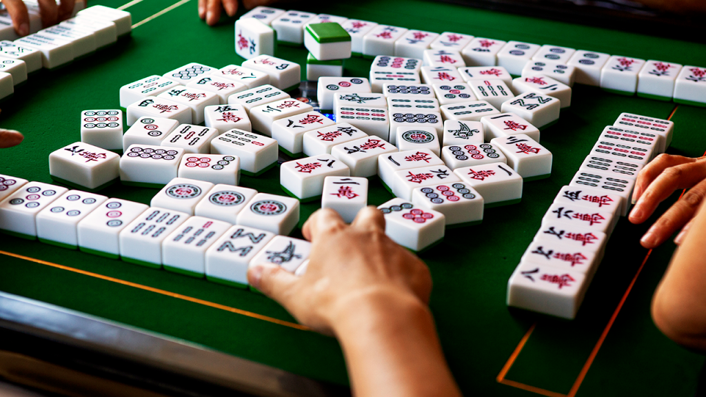تعمل بطولات Mahjong على جذب الجيل Z بعيدًا عن الشاشات في المجتمع