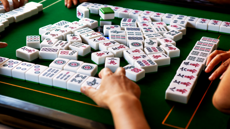 تعمل بطولات Mahjong على جذب الجيل Z بعيدًا عن الشاشات في المجتمع