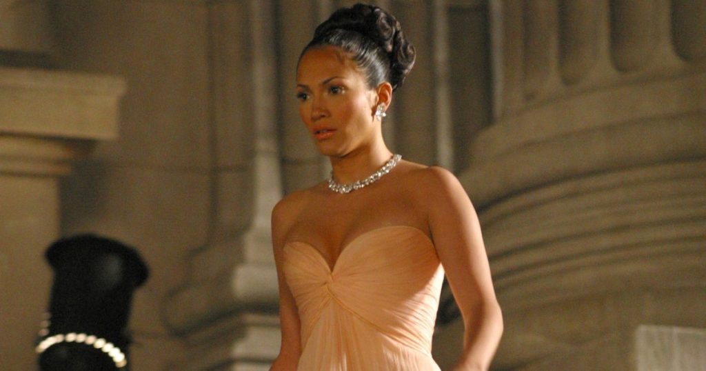 لا يزال فستان جينيفر لوبيز “Maid in Manhattan” حالمًا للغاية بعد مرور أكثر من 20 عامًا – وقد وجدت نسخة 2026 مختبئة على أمازون