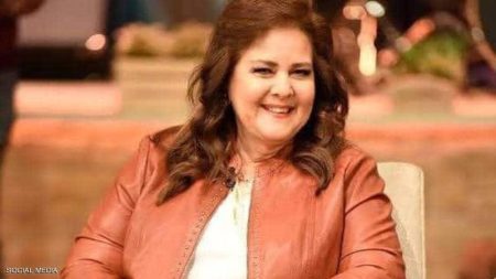 ناقد فني: دلال عبد العزيز فنانة موهوبة كانت رمزًا للجدعنة والإنسانية