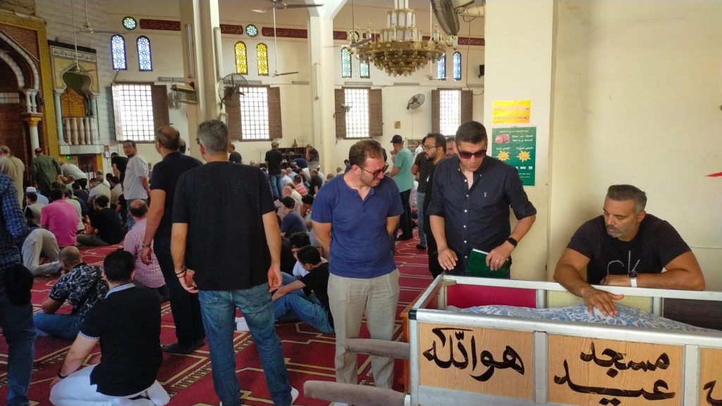 فريق من النيابة الإدارية يفحص تراخيص منزل زفتي المنهار والمنازل المجاورة ..صور