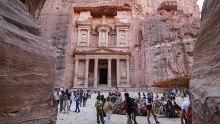 فتح أسواق جديدة والترويج لمصر عالميًا .. كيف تدعم خطة التنمية الجديدة القطاع السياحي؟