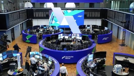 الأسهم الأوروبية تحافظ على تداولها قرب مستوياتها القياسية رغم ضغوط التكنولوجيا