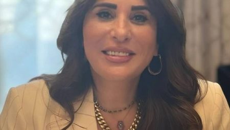 وزيرة الإسكان تتابع موقف عدد من المشروعات وملفات العمل بـ 15 مايو