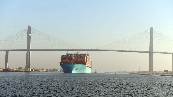 بحمولة 190ألف طن.. قناة السويس تشهد العبور الأول لسفينة الحاويات BANGKOK MAERSK