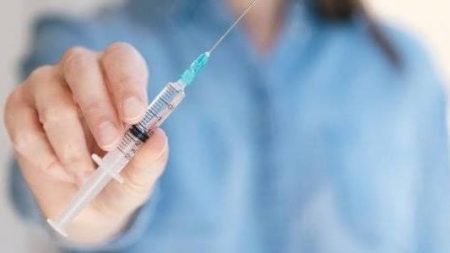 عوض تاج الدين: بعض الحقن تحتاج لاختبار حساسية.. وإرشادات الأطباء لا غنى عنها