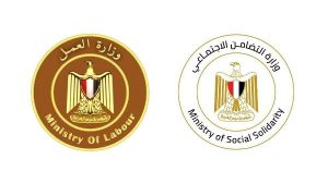 صرف مساعدات لأسر ضحايا حادث تصادم سيارتي عمال بمنطقة الدواويس في الإسماعيلية