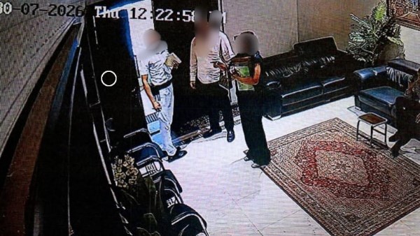 العلاج الطبيعي: ضبط منتحل صفة عميد أثناء محاولته إنهاء إجراءات بمقر النقابة العلاج الطبيعي: ضبط منتحل صفة عميد أثناء محاولته إنهاء إجراءات بمقر النقابة