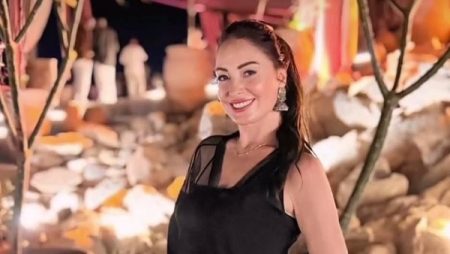 بإطلالة ملفتة.. نرمين الفقي تخطف الأنظار في أحدث ظهور