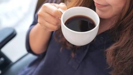 هل شرب القهوة يرفع هرمون التوتر؟.. إليك تأثير الكافيين على الجسم