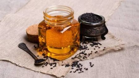 فوائد حبة البركة مع العسل قبل النوم.. هل لهما أضرار؟