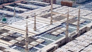 خطيب المسجد النبوي: المحافظة على الفرائض والصلاة من أعظم أسباب السعادة