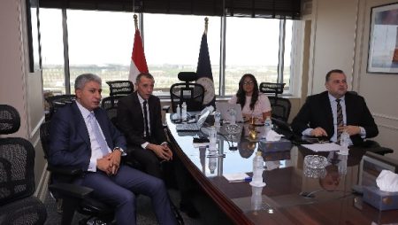 وزير السياحة والآثار ومحافظ أسوان يبحثان تعزيز التعاون لدعم الحركة السياحية للمحافظة