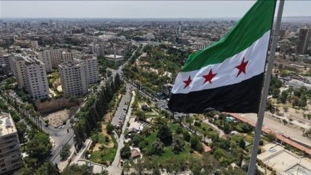 سوريا.. خارجون عن القانون يعتدون على مبنى إدارة منطقة عين العرب
