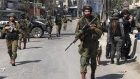 قوات الاحتلال تقتحم قريتي كفر مالك ودير جرير.. ومستوطنون يهاجمون أراضي “المغير” بفيرام الله