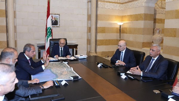 رئيس وزراء لبنان يترأس اجتماعاً لمتابعة تحضيرات تصدير النفط العراقي عبر بيروت