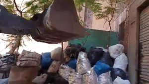 إخلاء وغلق وإزالة مخازن الفرز والخردة بشارعي الإخلاص وعادل إمام بالطالبية