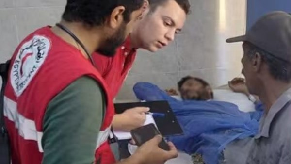 الهلال الأحمر المصري يُقدّم الدعم النفسي والإغاثي لمصابي حادث انقلاب سيارة عمال بالمنوفية | صور الهلال الأحمر المصري يُقدّم الدعم النفسي والإغاثي لمصابي حادث انقلاب سيارة عمال بالمنوفية | صور