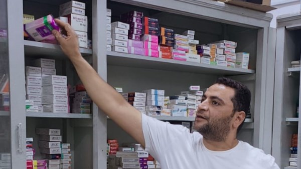 ضبط 135 مستحضرًا دوائيًا مجهول المصدر وأدوية محظور تداولها خلال حملة رقابية بالقوصية