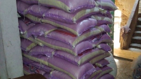 محافظ أسيوط: ضبط مصنع تعبئة بحوزته أكثر من 9.5 طن سكر وأرز بدون فواتير بساحل سليم محافظ أسيوط: ضبط مصنع تعبئة بحوزته أكثر من 9.5 طن سكر وأرز بدون فواتير بساحل سليم