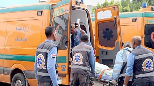 إصابة 4 أشخاص فى حادث انقلاب سيارة ملاكى بطريق أبوسمبل / أسوان