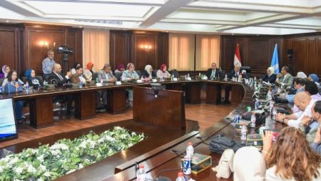 محافظ الإسكندرية يلتقي الصحفيين: رضا المواطن أهم من أموال المستثمر