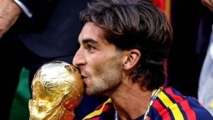 فيران توريس يقترب من باريس سان جيرمان.. وبرشلونة يستعد لفتح باب المفاوضات