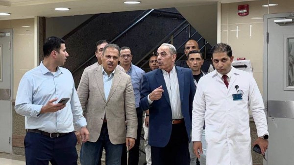 محافظا الإسماعيلية والشرقية يتوجهان للمجمع الطبي بالإسماعيلية للاطمئنان على باقي مُصابي حادث طريق الدواويس