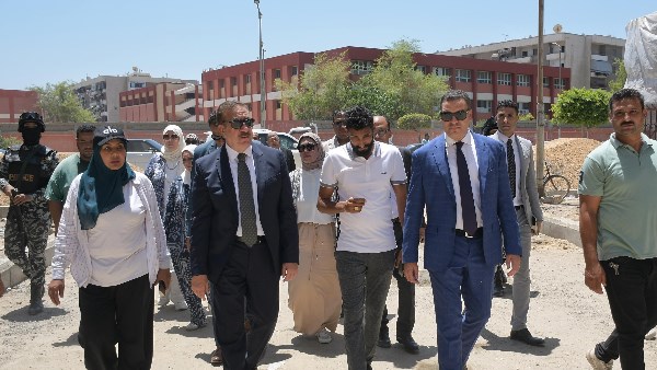 محافظ بورسعيد يتابع تطوير شارع الجامعة لتحقيق السيولة المرورية والارتقاء بالمظهر الحضاري محافظ بورسعيد يتابع تطوير شارع الجامعة لتحقيق السيولة المرورية والارتقاء بالمظهر الحضاري