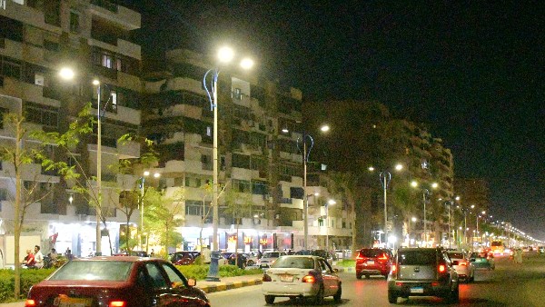 خلال جولة ليلية.. محافظ بورسعيد يتفقد الانتهاء من تركيب 450 كشافًا جديدًا بحي الشرق|صور