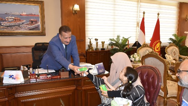 محافظ بورسعيد يستجيب لاستغاثة أسرة فريدة ويوجه بتوفير العلاج والتأهيل وصرف مساعدة مالية محافظ بورسعيد يستجيب لاستغاثة أسرة فريدة ويوجه بتوفير العلاج والتأهيل وصرف مساعدة مالية