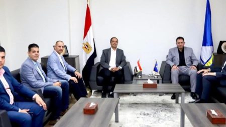محافظ دمياط يستقبل مدير صندوق مكافحة الإدمان لرفع الوعي بخطورة تعاطي المخدرات