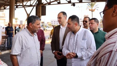 محافظ دمياط يوجه بتوفير سيارات للخطوط التي تشهد انتظار المواطنين