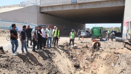 رئيس مياه القليوبية يتابع أعمال إصلاح خط مياه بطوخ ويوجه بسرعة الانتهاء من الأعمال