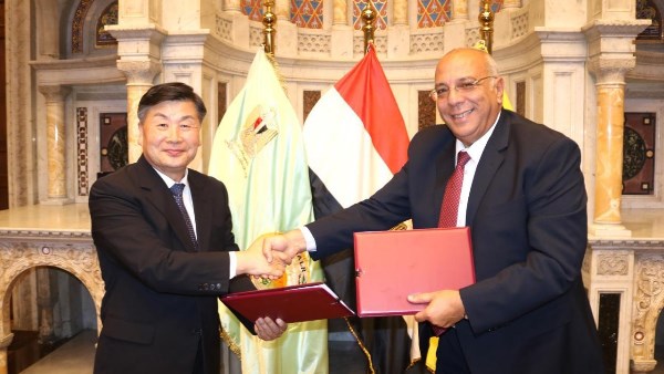 تعزيز التعاون الزراعي.. مذكرة تفاهم بين بحوث الصحراء وجامعة كيونغ بوك الكورية الجنوبية