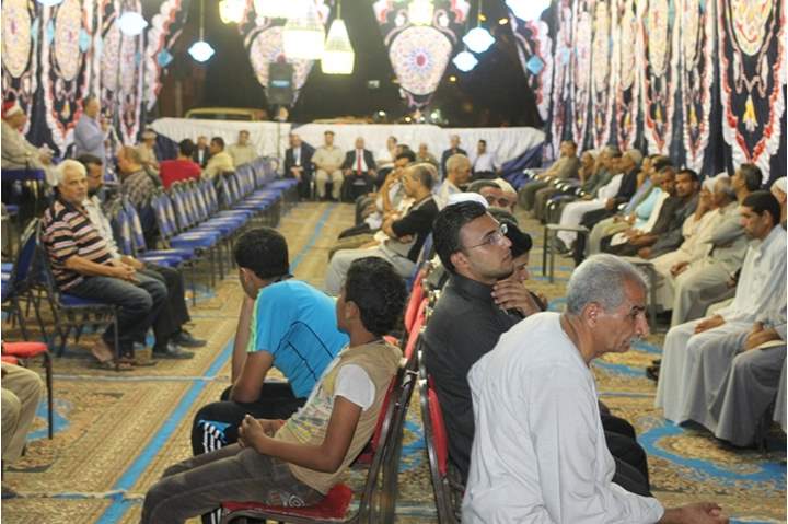حكم قراءة القرآن في العزاء وأخذ الأجرة عليها .. دار الإفتاء تحسم الجدل
