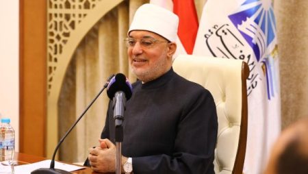 المفتي: مشاركة 80 دولة بمؤتمر الإفتاء العالمي تؤكد أن التحديات الأسرية قضية عالمية