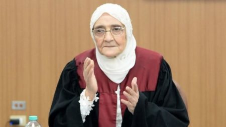 د. آمال إسماعيل تكشف عن كلمات الرئيس السيسي لها أثناء التكريم في احتفالية المولد النبوي
