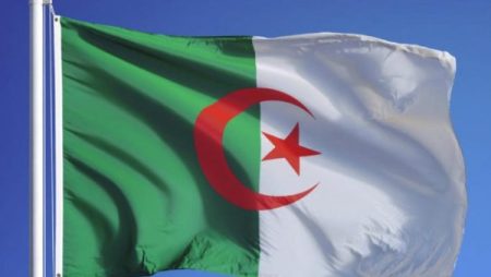 الجزائر ترسل 4 مقاتلات سوخوي سو- 30 لدعم للجيش النيجري