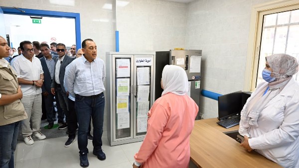رئيس الوزراء يتفقد وحدة طب الأسرة بـ “نهطاي” في الغربية